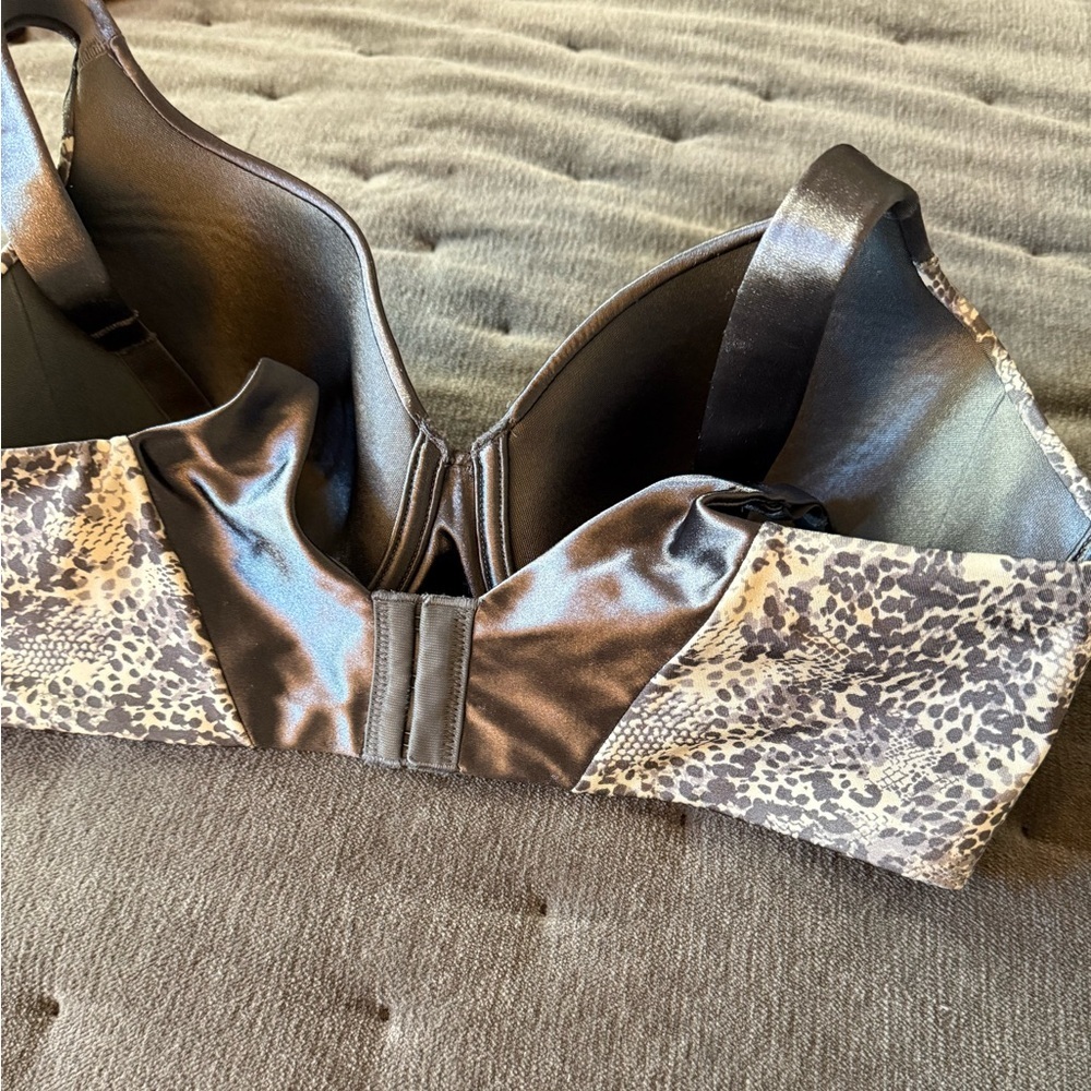 Vanity Fair Gray & white Animal Print Bra very luxurious lined in satin 36D - Picture 10 of 15